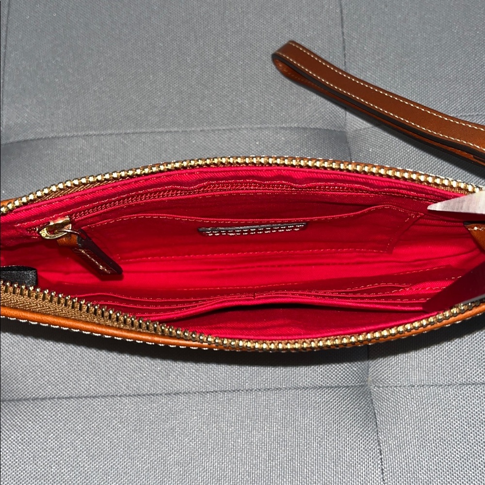 NWOT Dooney & Bourke Large Wristlet - Picture 3 of 8